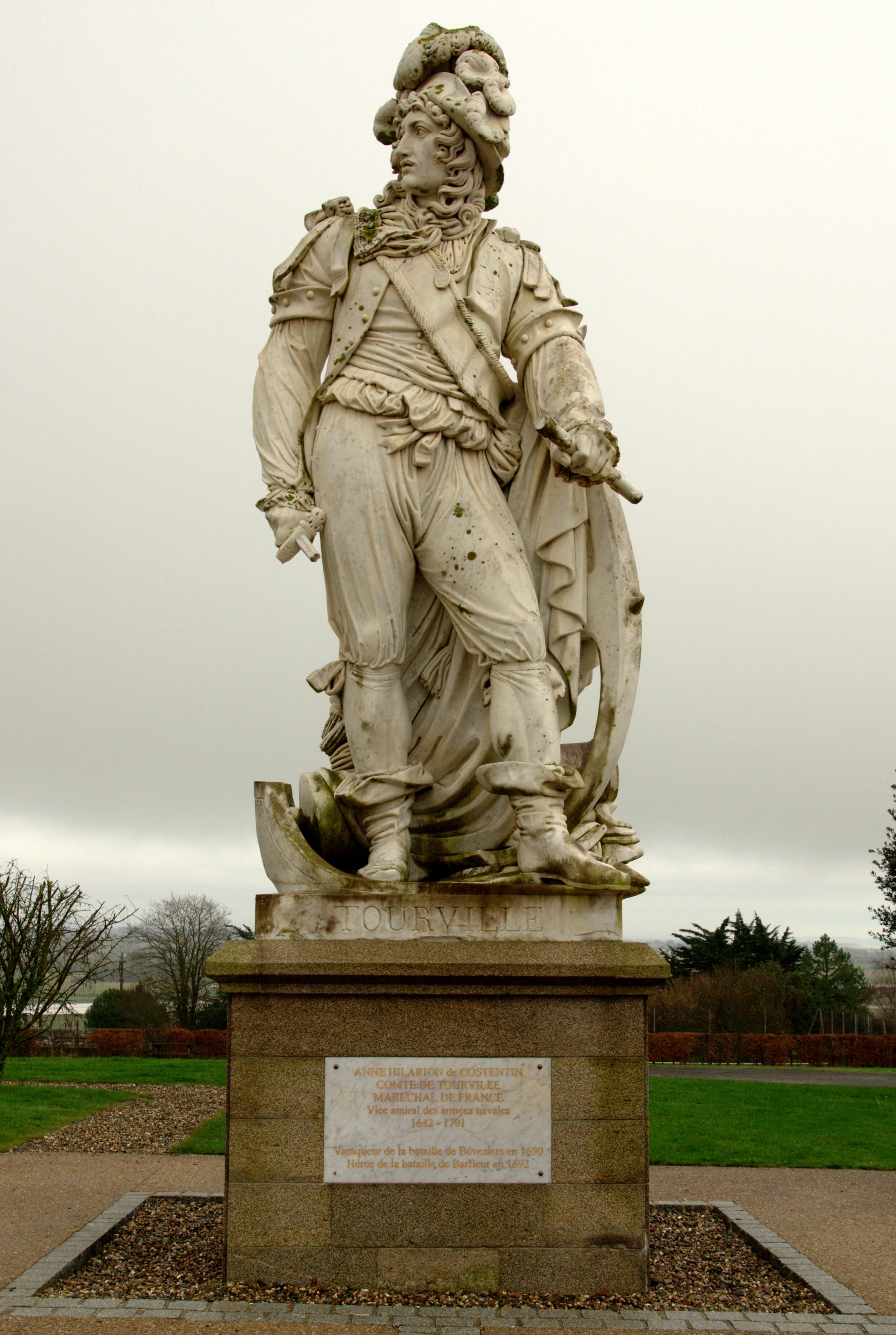 statue du maréchal de Tourville